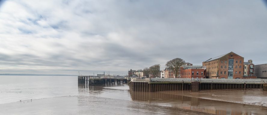 Dawn On the banks of the Humber Estuary 